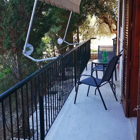 Near The Sea Μελίσσι