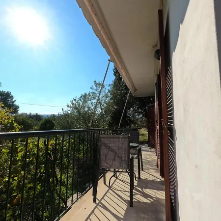 Near The Sea Μελίσσι